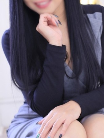 秋山りのさんの写真1枚目