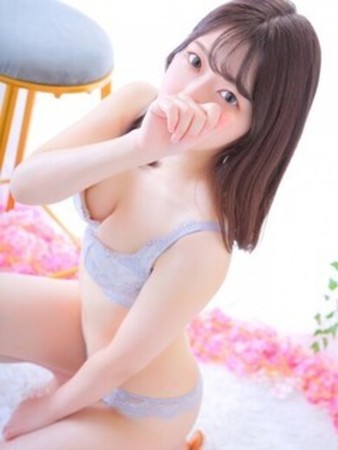 霧島ゆなさんの写真2枚目