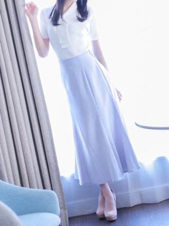 新人・愛華葉(あげは)さんの写真4枚目