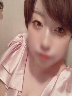 新人りあら