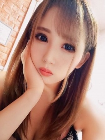 新人さりなさんの写真1枚目