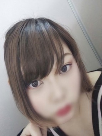 新人れいなさんの写真1枚目