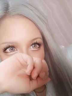 新人りな