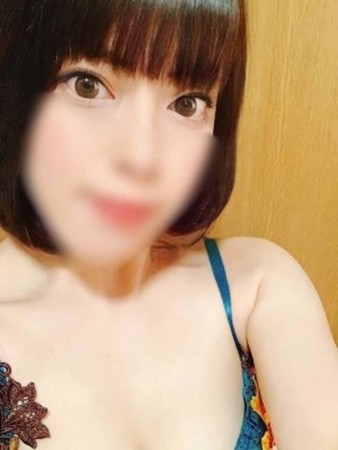新人えまさんの写真1枚目