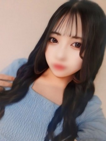 新人あいなさんの写真1枚目