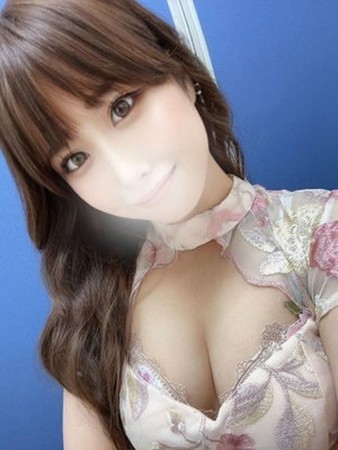 星崎めぐるさんの写真1枚目