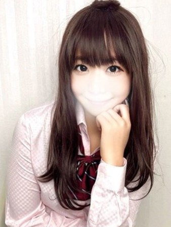秋山ななみさんの写真1枚目