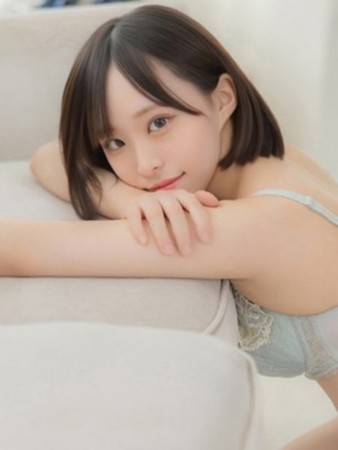 東条もなさんの写真1枚目