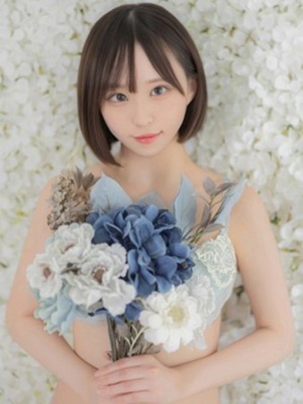 東条もなさんの写真5枚目