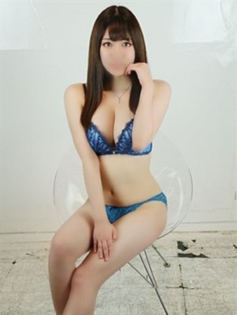 音羽りさ『突如舞い降りた女神』さんの写真2枚目