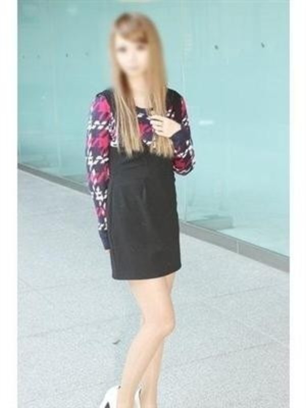 三越みりさんの写真3枚目
