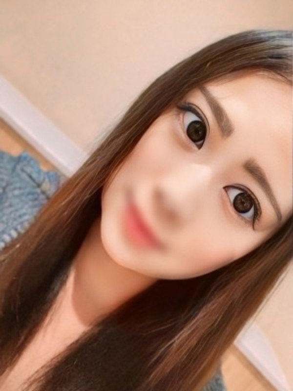 新人まひなさんの写真1枚目