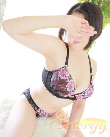 おっぱいが目立つGカップお姉さん