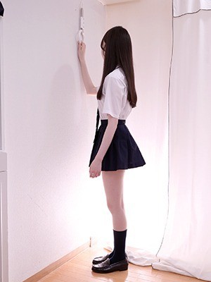 【飲んだ後の〆は制服美少女】素人娘で二次会